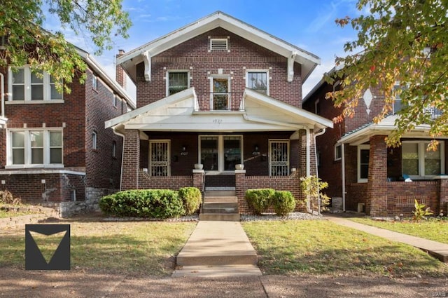 view of front of house with covered porch and a front lawn