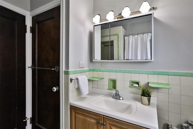 full bathroom with a shower with shower curtain and vanity