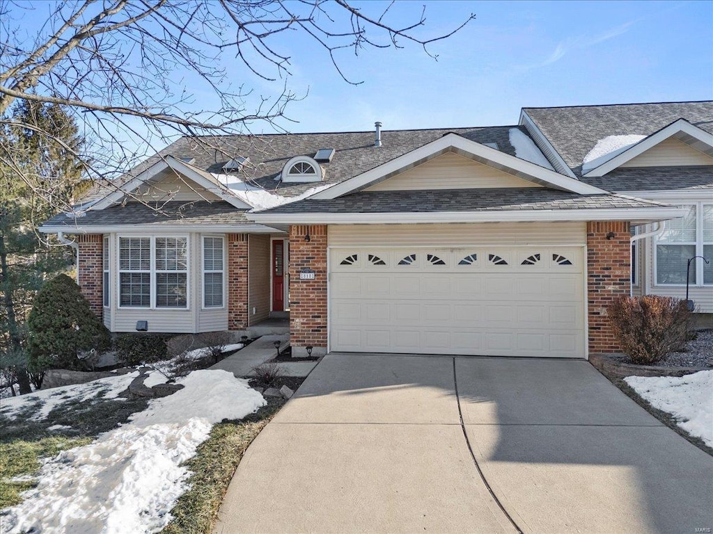 view of front facade featuring a garage