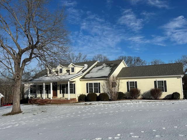 view of front of property featuring a porch