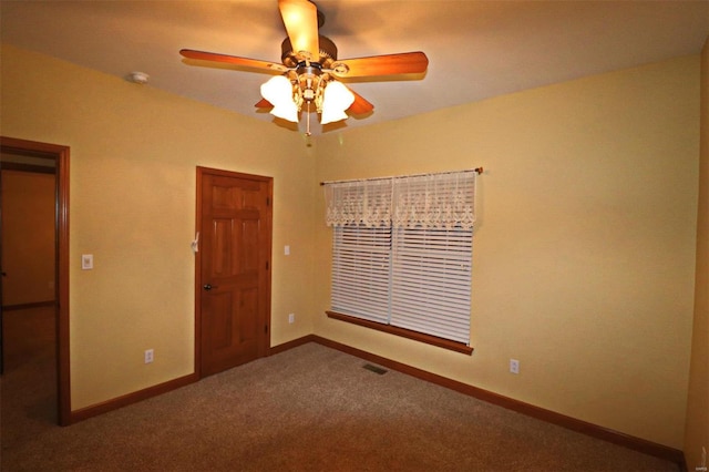 unfurnished room featuring ceiling fan and carpet flooring