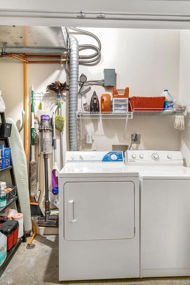 laundry area featuring washer and clothes dryer