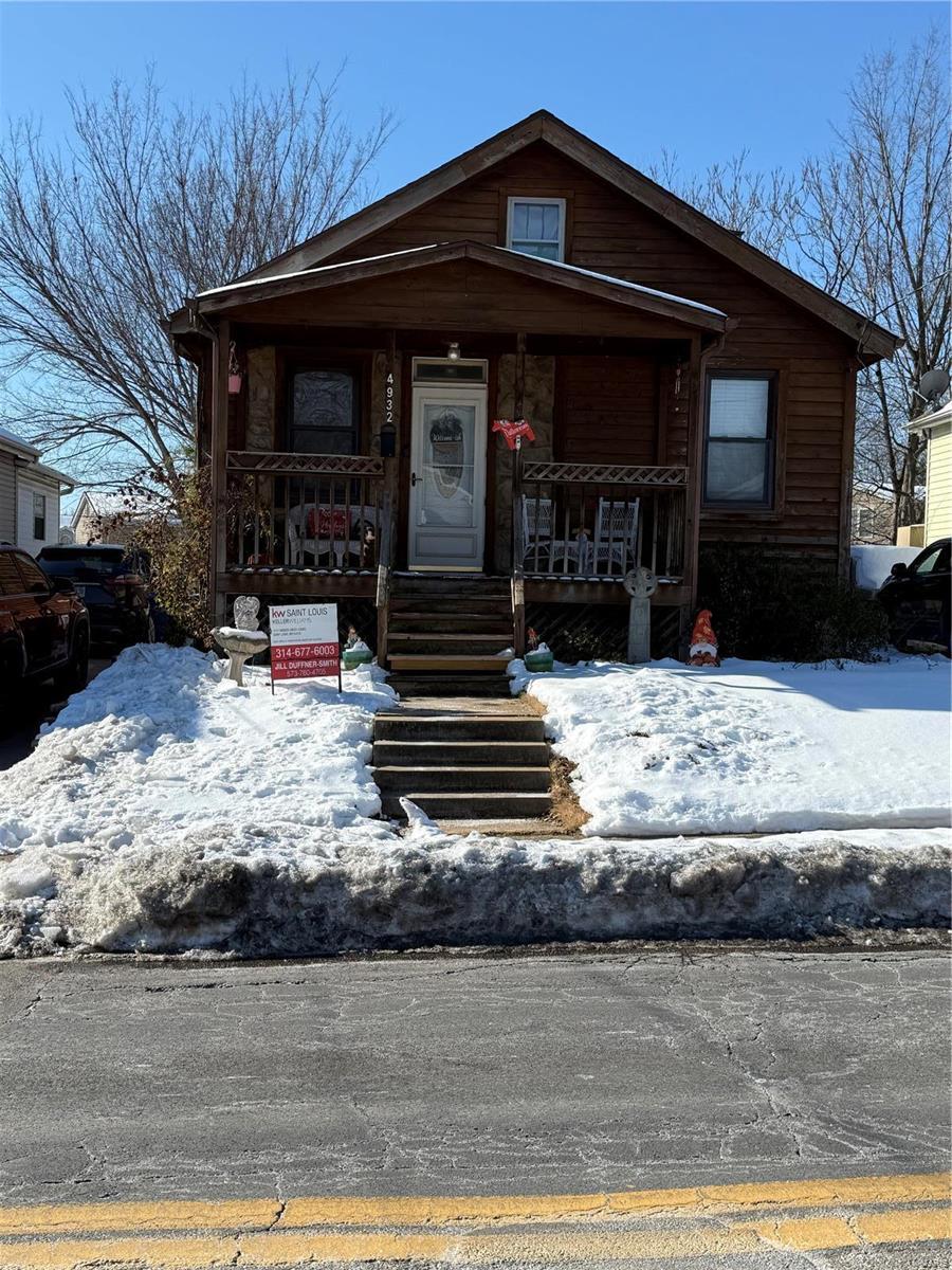 view of front of house featuring a porch