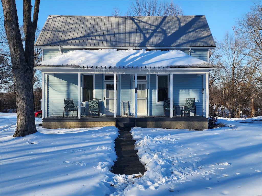 view of front facade with covered porch