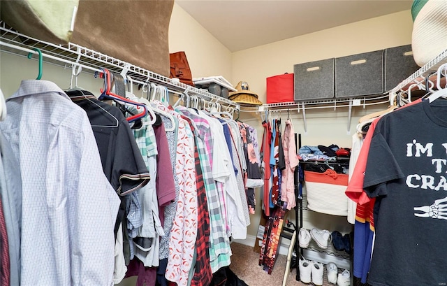 walk in closet featuring carpet