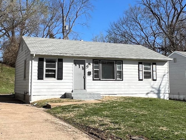 view of front of house with a front lawn