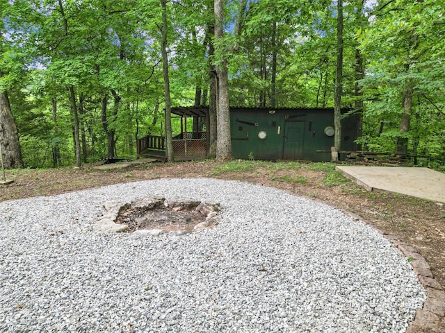 view of yard featuring an outdoor fire pit