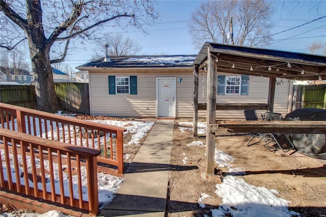 view of front facade featuring a deck