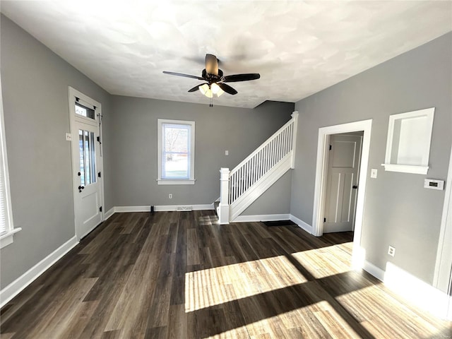 foyer entrance with dark wood-type flooring and ceiling fan