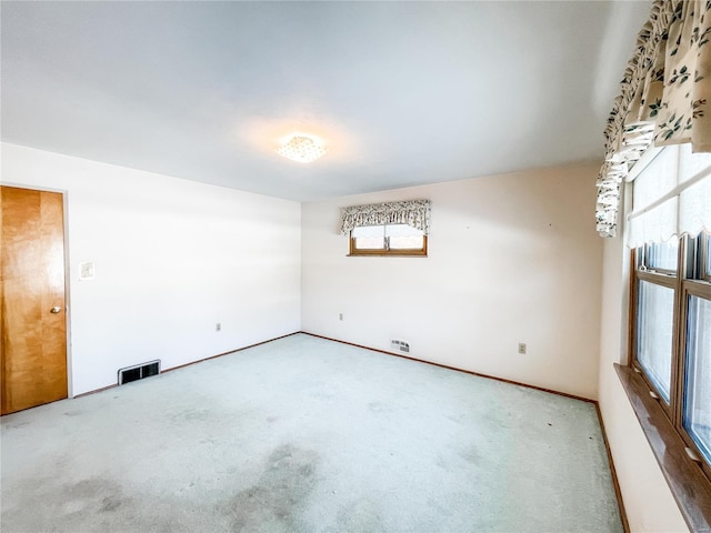 spare room featuring carpet floors