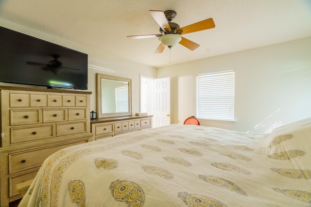 bedroom with ceiling fan