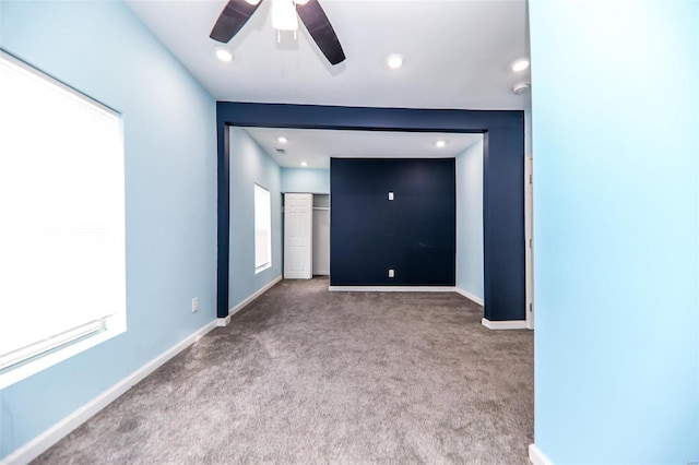 carpeted empty room featuring ceiling fan