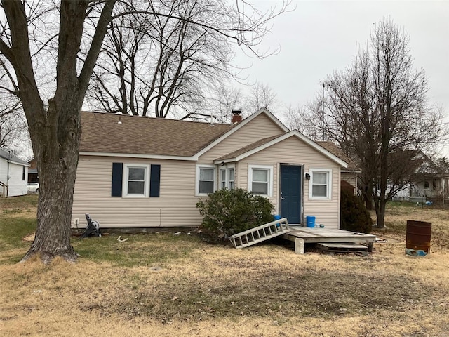 view of front of home featuring a wooden deck and a front lawn