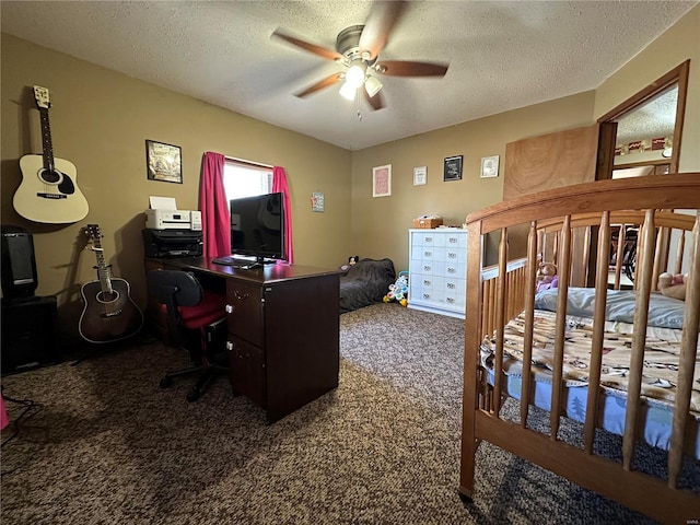 bedroom with ceiling fan, a textured ceiling, and carpet flooring