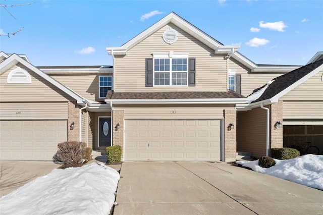 view of front property featuring a garage