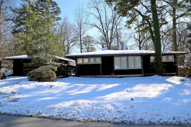 view of front of property