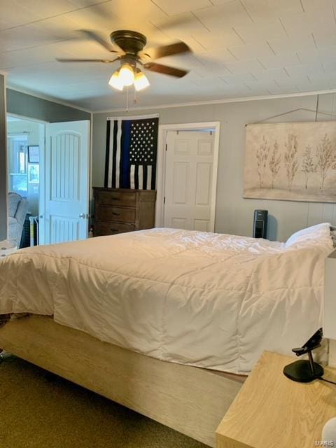 unfurnished bedroom with ceiling fan and crown molding