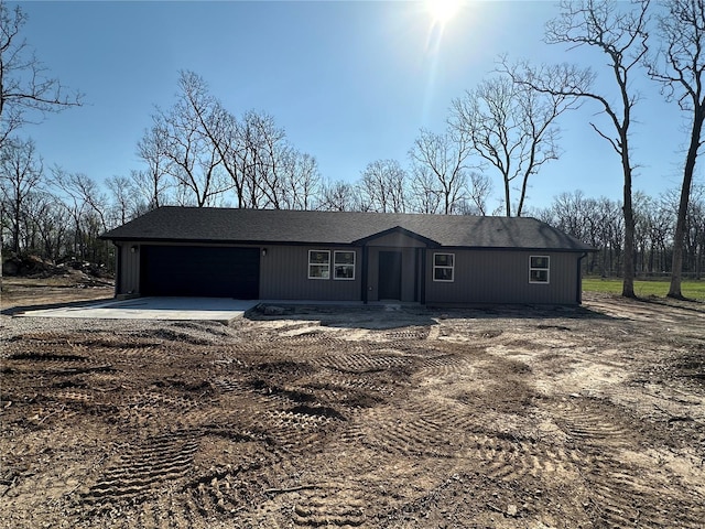 view of front of house featuring an attached garage and driveway