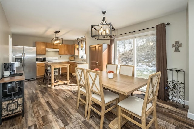 dining room featuring sink, dark hardwood / wood-style floors, and a healthy amount of sunlight