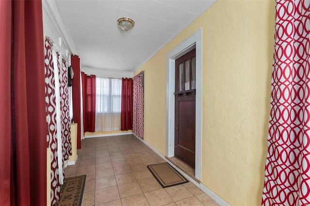 entryway featuring crown molding