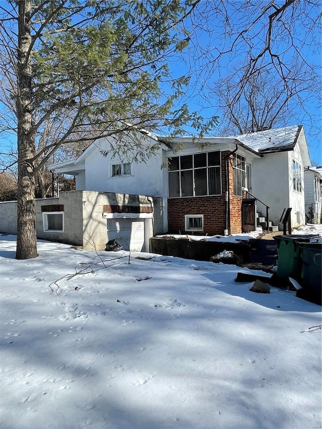 view of front facade with a garage