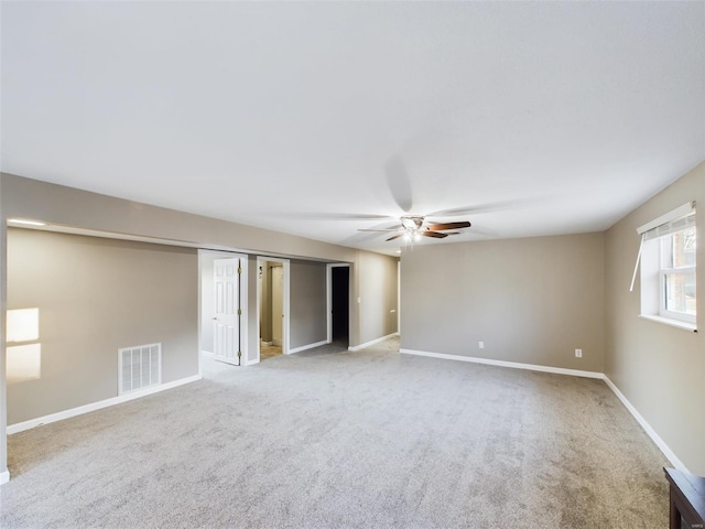 carpeted empty room featuring ceiling fan