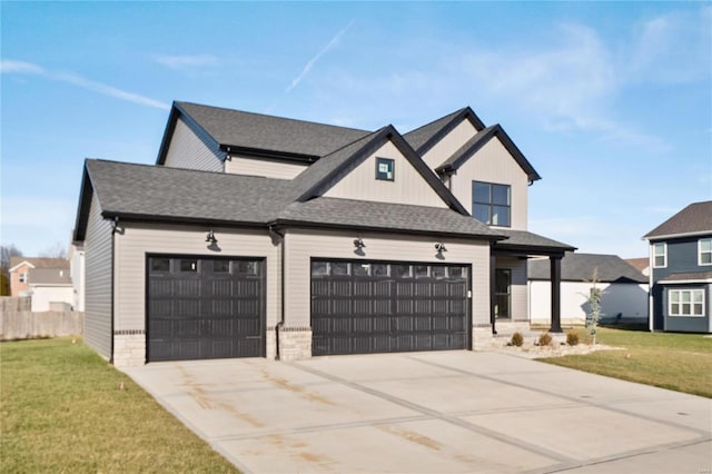 view of front facade featuring a front yard