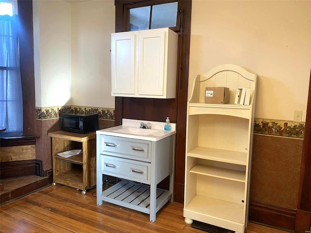 closet with sink