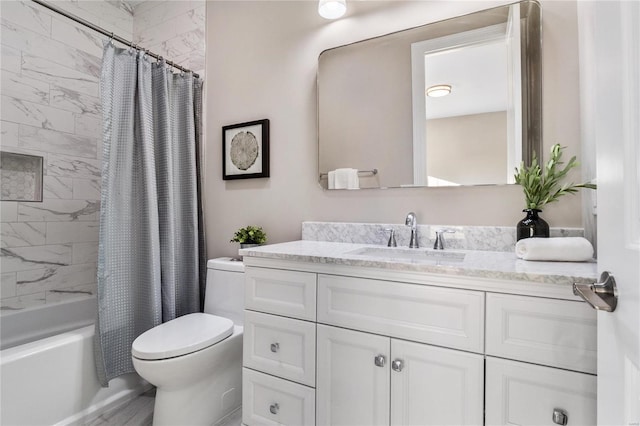 full bathroom with toilet, vanity, and shower / bath combo