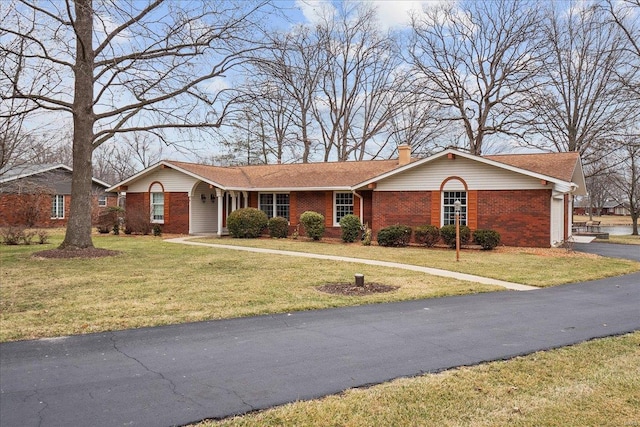 single story home with a front yard