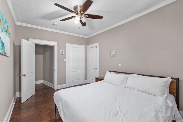 bedroom with a textured ceiling, ceiling fan, ornamental molding, and dark hardwood / wood-style floors