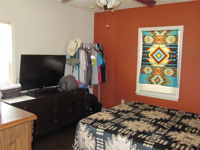 bedroom featuring ceiling fan