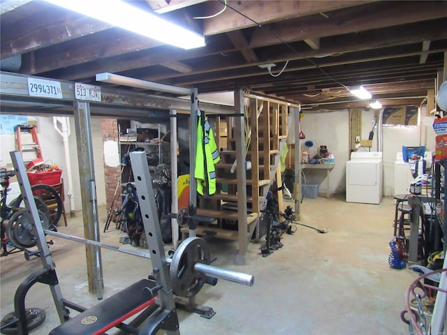 workout area with washing machine and clothes dryer