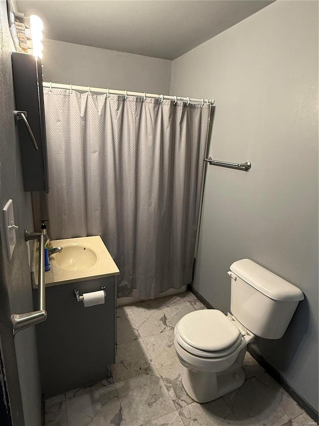 bathroom featuring toilet, a shower with curtain, and vanity