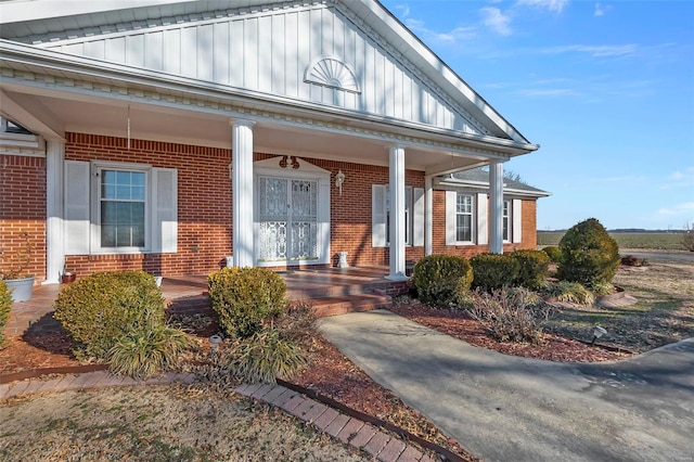 view of front of property featuring a porch