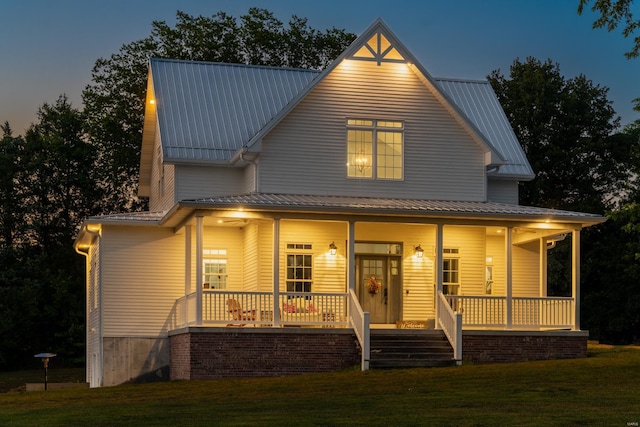 view of front of property featuring a lawn and a porch