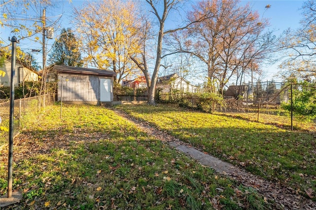 view of yard featuring a shed