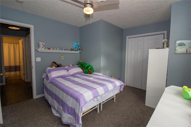 carpeted bedroom featuring ceiling fan, a closet, and a textured ceiling