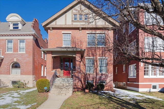 view of front of home with a front yard