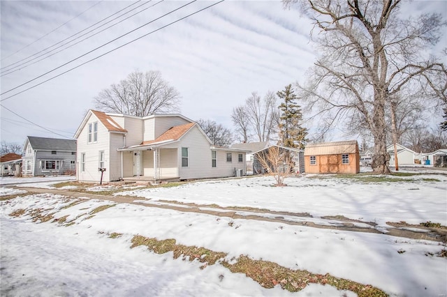 view of front of property with an outdoor structure