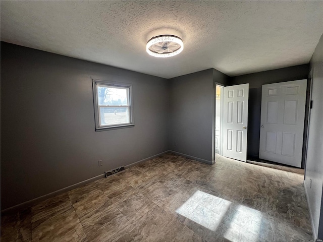 empty room featuring a textured ceiling