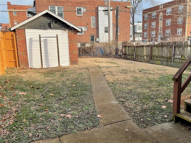 view of yard with a shed