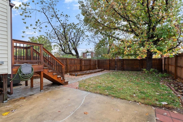 view of yard with a patio