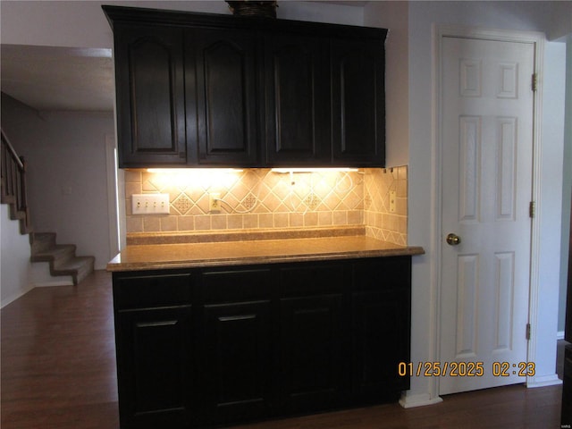 kitchen with tasteful backsplash and dark wood-type flooring