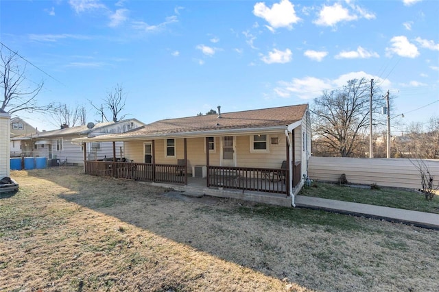 view of front of house with a front lawn