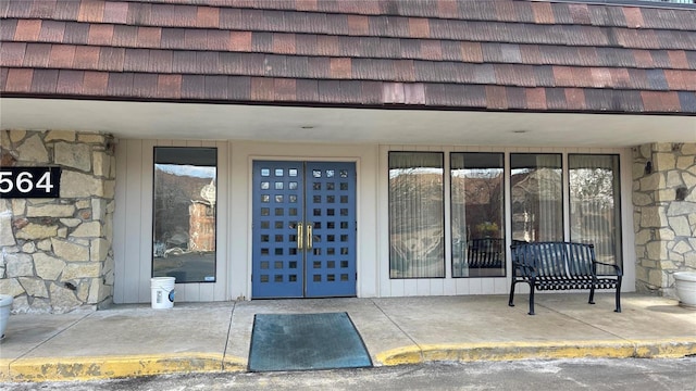 property entrance with stone siding