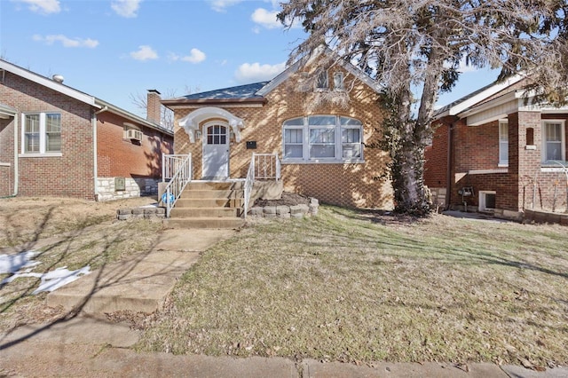 view of front facade with a front yard