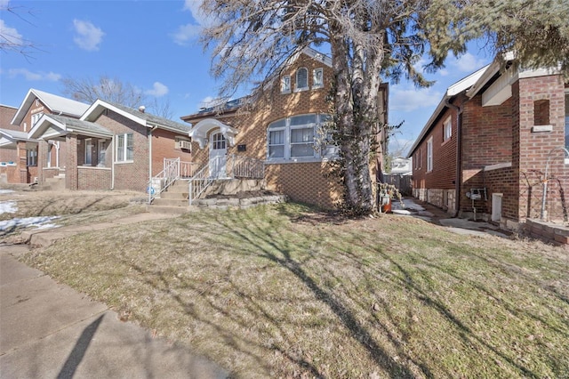 view of front facade featuring a front yard