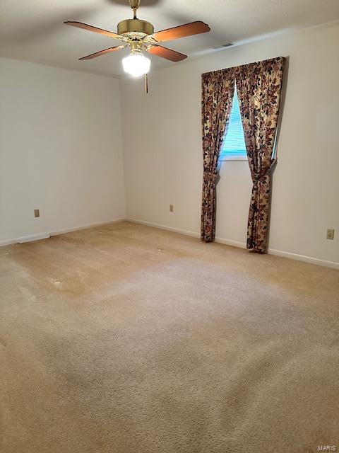 unfurnished room featuring ceiling fan and light colored carpet