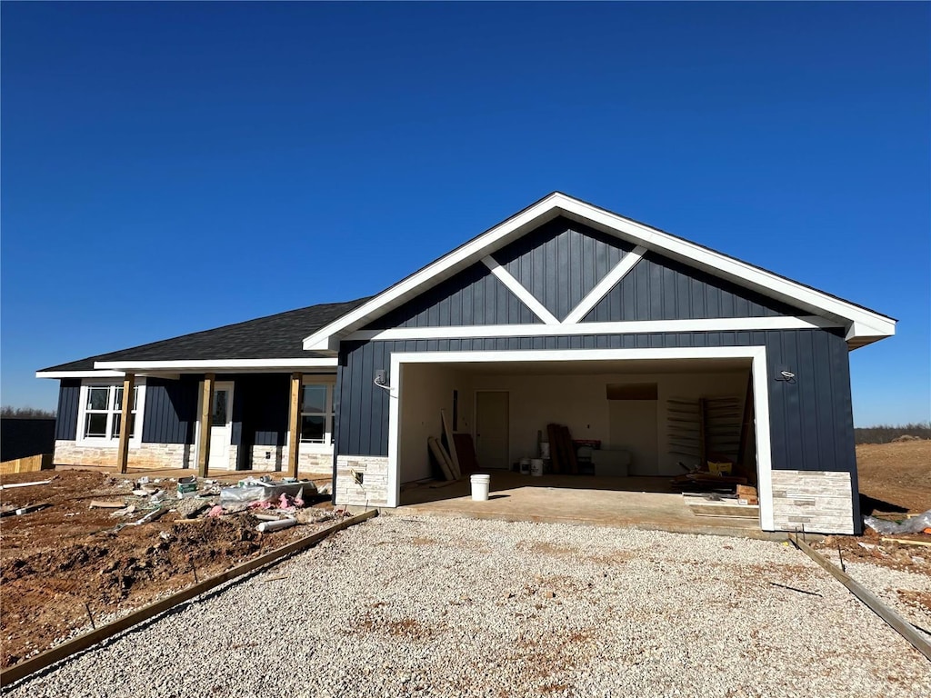 view of front of property featuring a garage